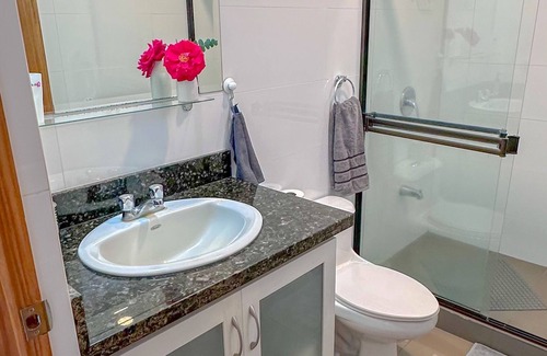 Cartago Apartment | Modern apartment, safe+quiet, centrally located