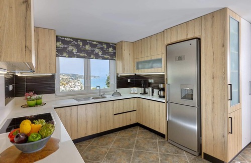 Kastri House | Modern Apartment, sunny, with a unique view of the Cretan sea!