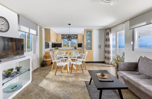 Kastri House | Modern Apartment, sunny, with a unique view of the Cretan sea!