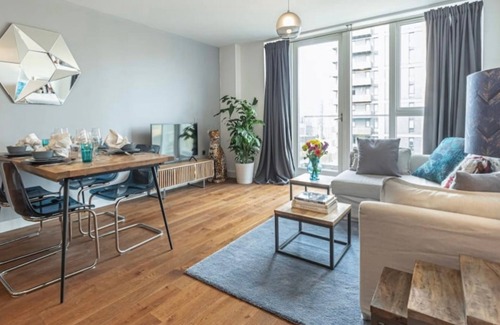 Tottenham Hale Apartment | Modern apartment the London Underground