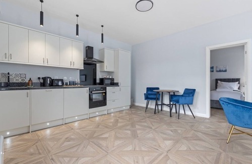 Mapperley Condo | Modern Apartment Twin Room | Free Parking |Suite 3