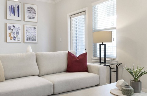 Portland Apartment | Modern Apartment in Prime Location (ID1215X107)