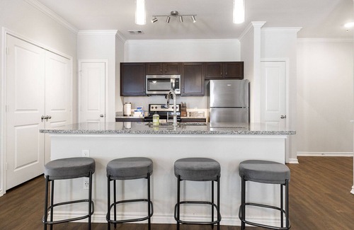 Portland Apartment | Modern Apartment in Prime Location (ID1215X107)