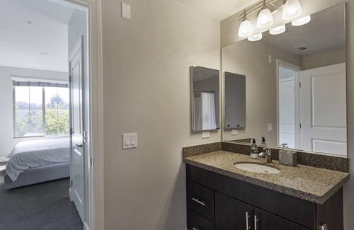 Mission Viejo Apartment | Modern Apartment in Prime Location (ID4415X85)