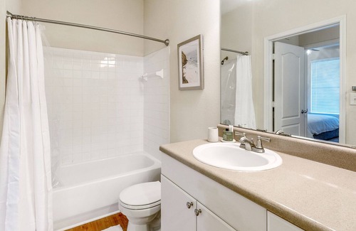 Mount Pleasant Apartment | Modern Apartment in Prime Location (ID8999X86)