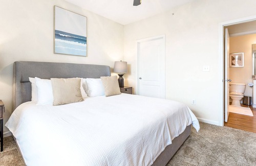 Mount Pleasant Apartment | Modern Apartment in Prime Location (ID8999X86)