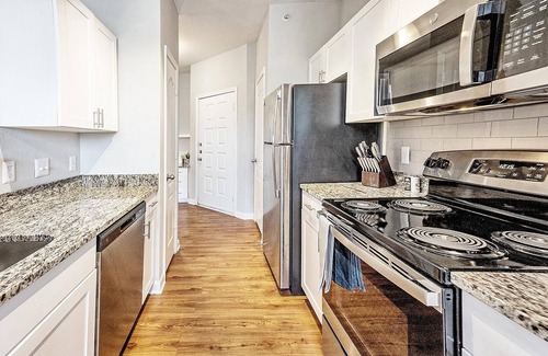 Mount Pleasant Apartment | Modern Apartment in Prime Location (ID8999X85)