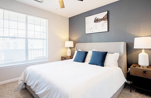 Mount Pleasant Apartment | Modern Apartment in Prime Location (ID8999X85)
