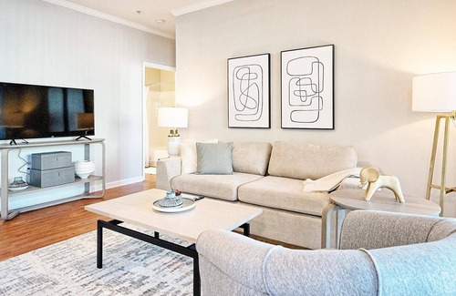 Mount Pleasant Apartment | Modern Apartment in Prime Location (ID8999X84)