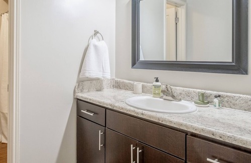 Crestline Heights Apartment | Modern Apartment in Prime Location (ID6808X36)