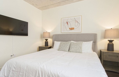 St. Petersburg - Clearwater Apartment | Modern Apartment in Prime Location (ID8503X97)