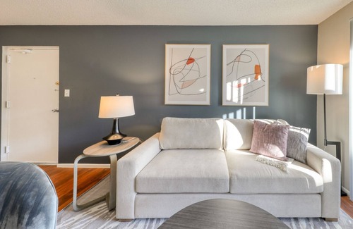 St. Petersburg - Clearwater Apartment | Modern Apartment in Prime Location (ID8526X47)