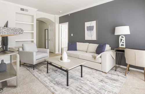 Alden Bridge Apartment | Modern Apartment in Prime Location (ID1212X386)