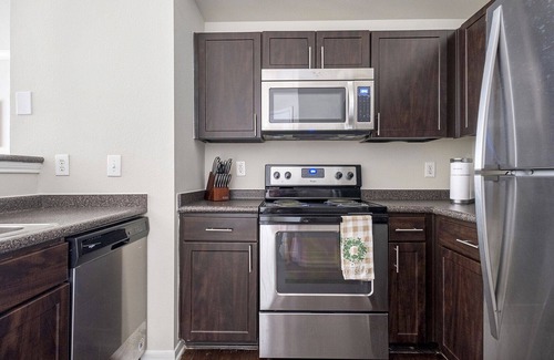 Alden Bridge Apartment | Modern Apartment in Prime Location (ID1337X194)