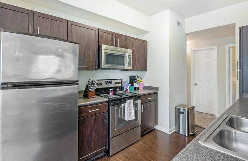 Alden Bridge Apartment | Modern Apartment in Prime Location (ID4543X82)