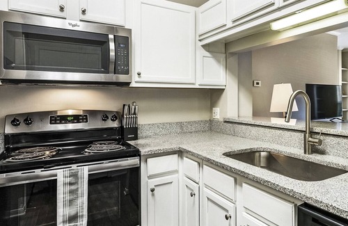 Crestline Heights Apartment | Modern Apartment in Prime Location (ID8796X21)