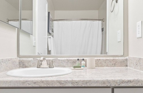 Winston - Salem Apartment | Modern Apartment in Prime Location (ID6949X45)