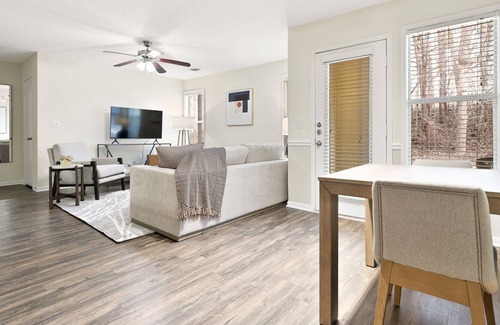 Winston - Salem Apartment | Modern Apartment in Prime Location (ID5612X36)