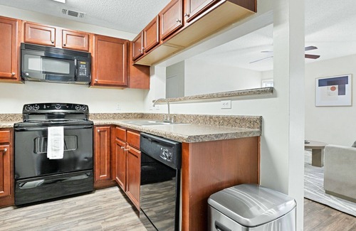 Winston - Salem Apartment | Modern Apartment in Prime Location (ID5612X36)