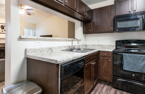 Winston - Salem Apartment | Modern Apartment in Prime Location (ID8399X27)