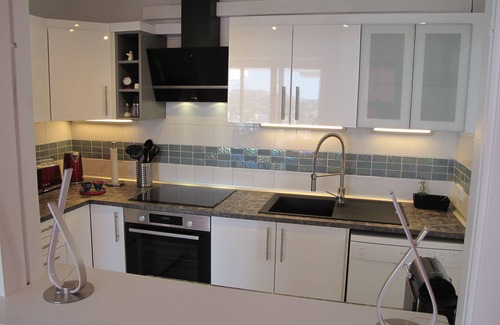 Ses Rotes Velles Apartment | Modern Apartment with Shared Pool, Wifi, A/C and Sea View in Santa Ponsa