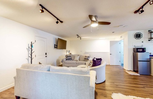 Winter Park Apartment | Modern apartment w/ enclosed yard & kitchenette