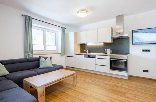 Untertauern Apartment | Modern apartment with ski storage and balcony