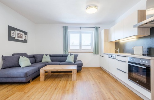 Untertauern Apartment | Modern apartment with ski storage and balcony