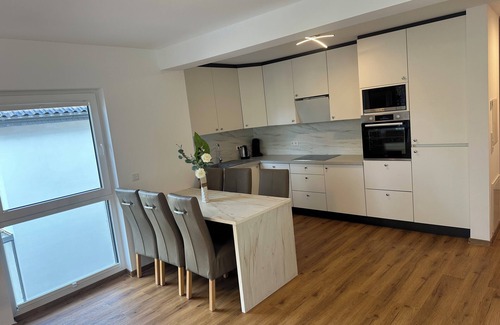 Hilden Apartment | Modern apartment with balcony & top equipment - ideal for family & group