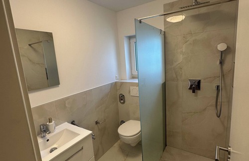 Hilden Apartment | Modern apartment with balcony & top equipment - ideal for family & group