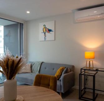 Paranhos Apartment | Modern apartment with balcony and free parking