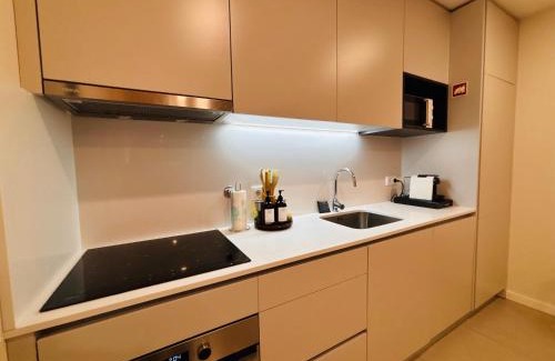 Paranhos Apartment | Modern apartment with balcony and free parking