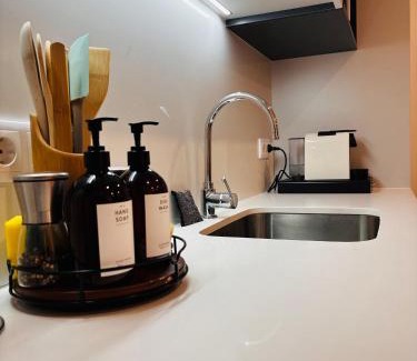 Paranhos Apartment | Modern apartment with balcony and free parking