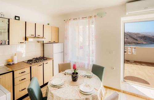 Metajna Apartment | modern apartment with sea view, free WiFi, free parking