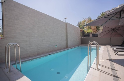 Nunoa Apartment | Modern Apartment with Pool, Gym | Stylish Comfort