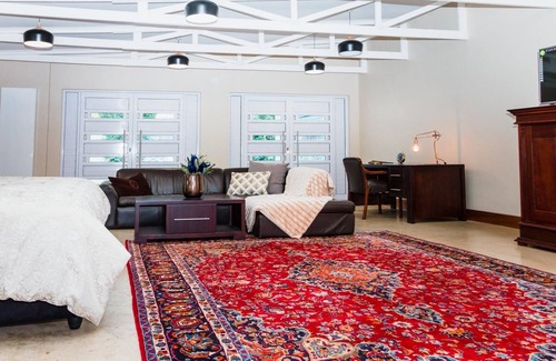 Port Elizabeth Apartment | Modern Apartment near Port Elizabeth Airport/FREE WIFI