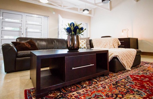 Port Elizabeth Apartment | Modern Apartment near Port Elizabeth Airport/FREE WIFI