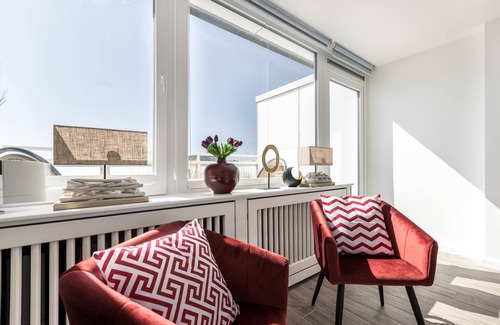 Westerland Apartment | Modern app. with sea view, balcony, parking space, WLAN. Pets allowed.