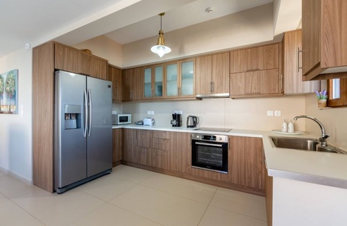 Plaka Apartment | Modern Apt 170 m2 ★ Walking to Tavernas & Grocery ★ Top sea view ★ 4 Bedrooms