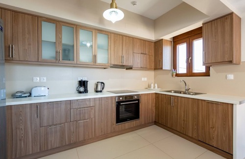 Plaka Apartment | Modern Apt 170 m2 ★ Walking to Tavernas & Grocery ★ Top sea view ★ 4 Bedrooms