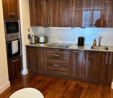 Cardiff City Centre Apartment | Modern Apt Cardiff City Centre - Prime Location