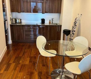 Cardiff City Centre Apartment | Modern Apt Cardiff City Centre - Prime Location