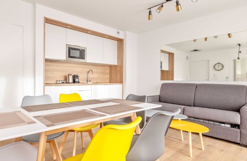 Champigny-sur-Marne Apartment | Modern Apt with Balcony-6P-Close to Disney/Paris