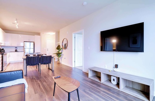 Jefferson Manor Apartment | Modern Apt | Leisure & Gym Access