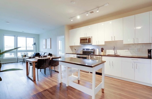 Jefferson Manor Apartment | Modern Apt | Leisure & Gym Access