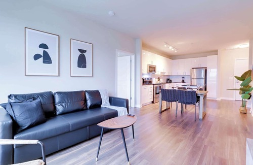 Jefferson Manor Apartment | Modern Apt | Leisure & Gym Access