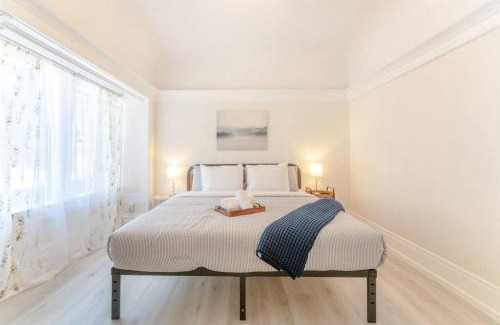 Mosswood Apartment | Modern Apt near all conveniences