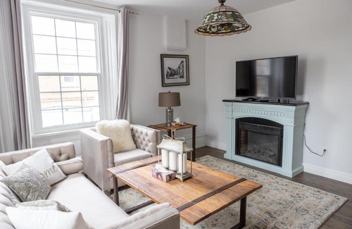 Burlington Apartment | Modern Apt Near Downtown Burlington Ideal for long stays - U2 - The Blair