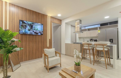 Patio Bonito Apartment | Modern apt near Provenza and Lleras