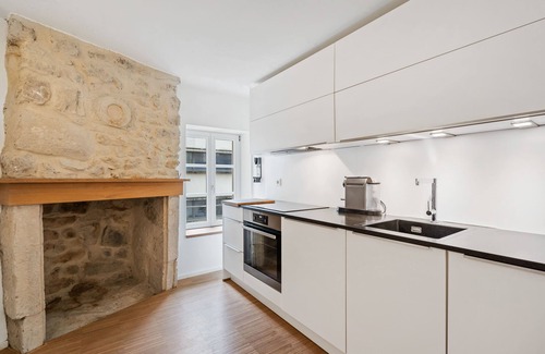 Gronn Apartment | Modern Apt Old Town w Panoramic View ID4